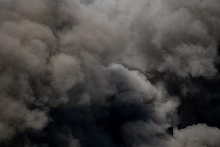 В Луганске сообщили о взрыве и последующем задымлении в районе вокзала