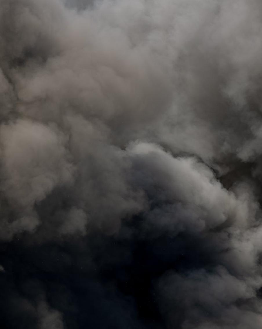 В Луганске сообщили о взрыве и последующем задымлении в районе вокзала