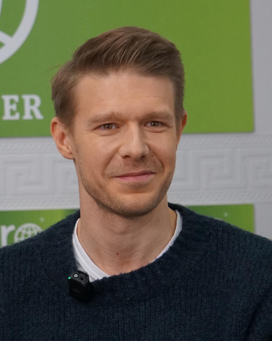 Никита Ефремов рассказал, что его семье предлагали "воскресить" Олега Ефремова