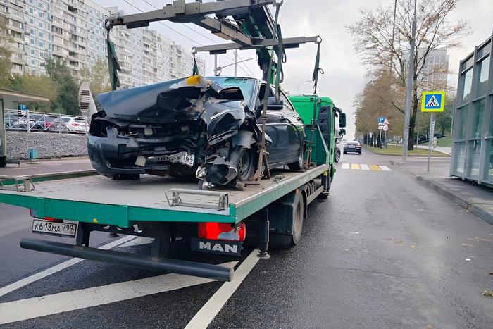 Максим Ликсутов: В 2024 году эвакуаторы "Московского паркинга" переместили более 2 100 авто после ДТП