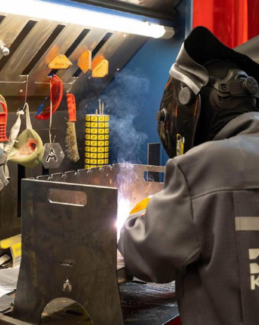 Дед пошутил, а она взяла и сварила ему на дачу мангал