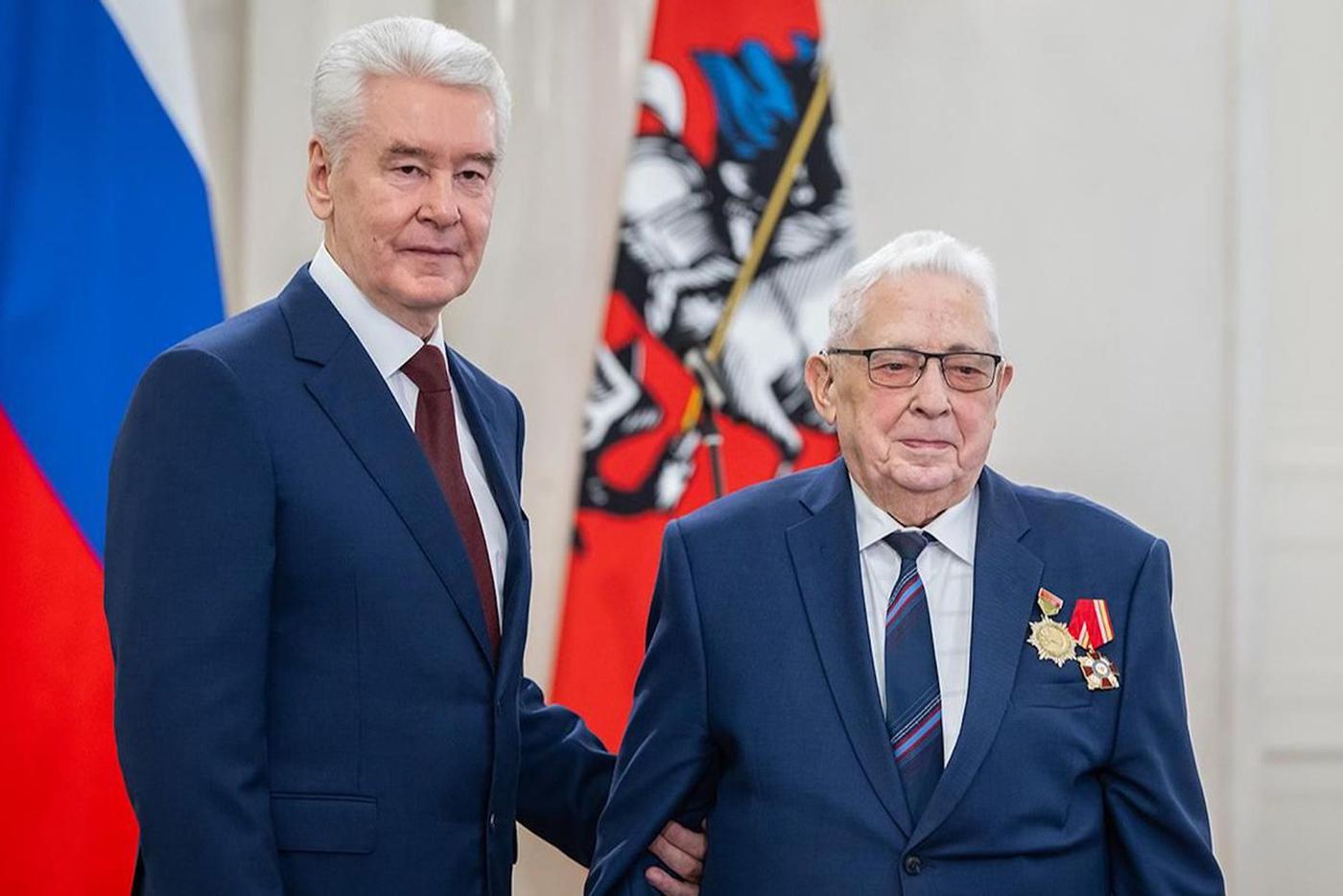 Сергей Собянин вручил государственные награды накануне Дня народного единства