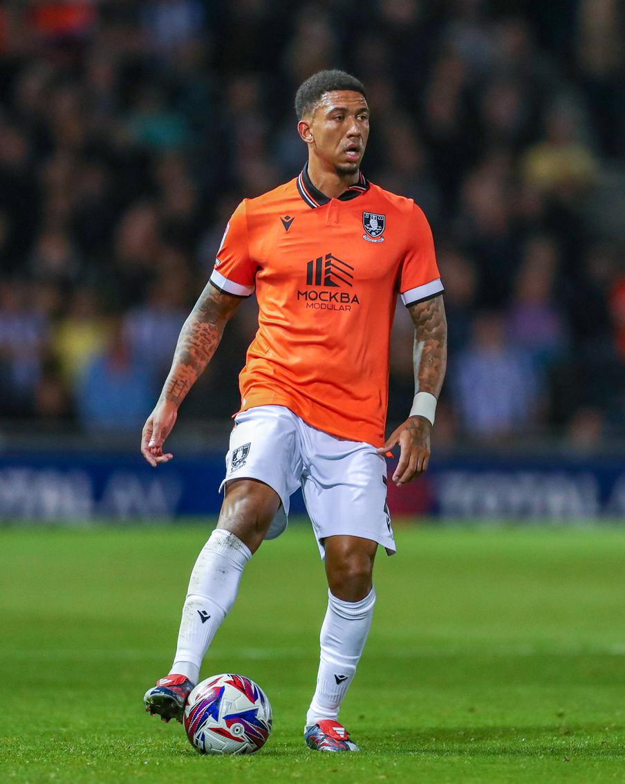 Слово "Москва" и хитовая песня "Дюны": как русский язык покоряет европейский футбол