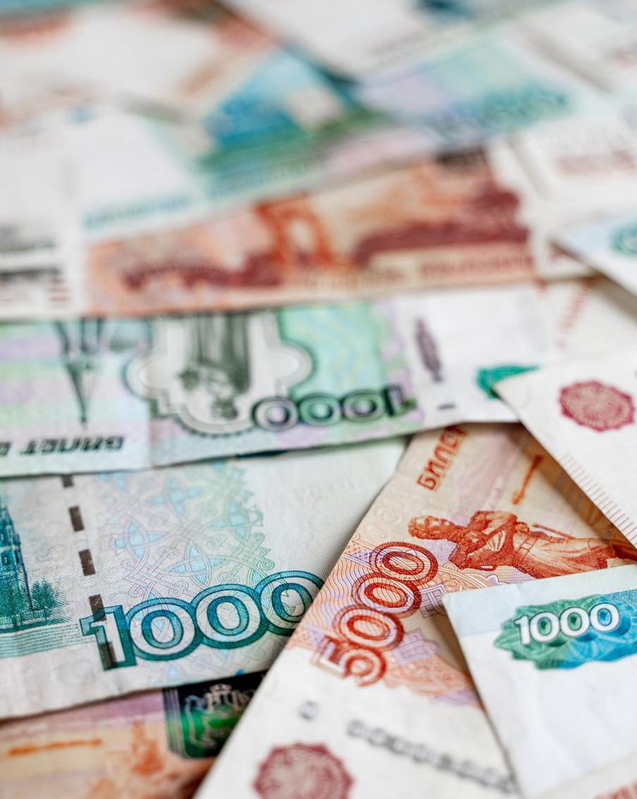 Некоторые крупные компании перенесут выплаты премий россиянам