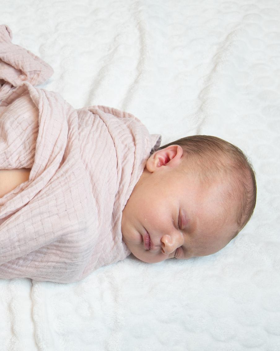 "Лотосовые роды" – модно или опасно? Доула и акушер-гинеколог отвечают на главные вопросы