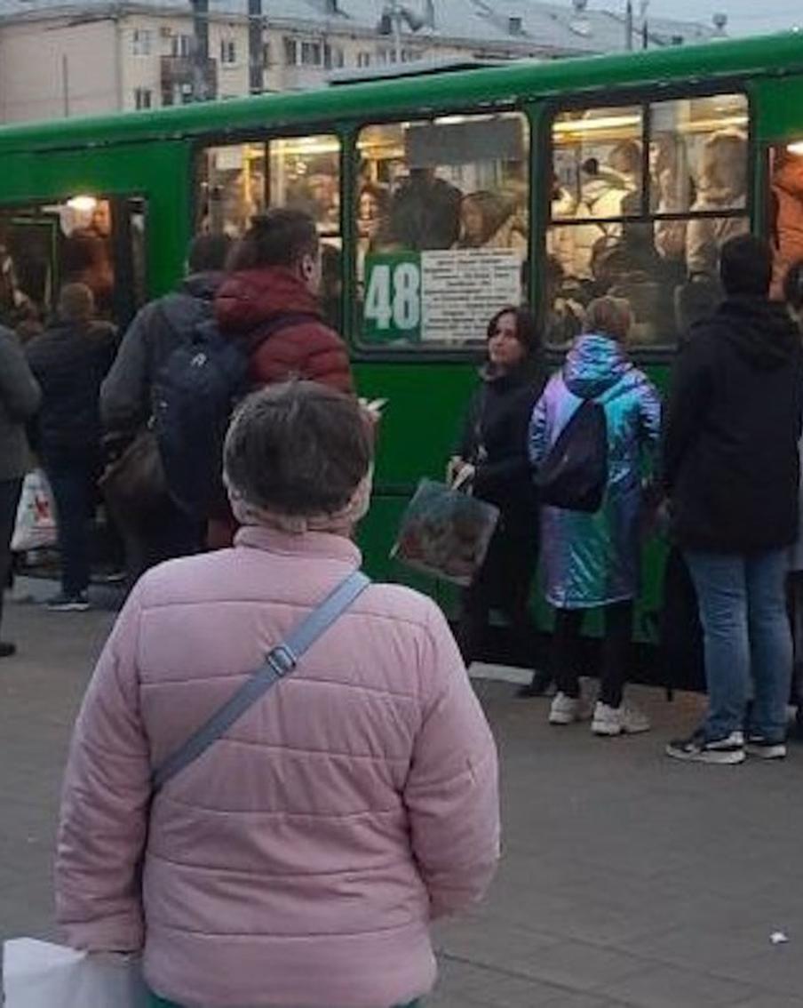 Это не шутки, смотрите – мэр в маршрутке! Матвиенко посоветовала главе Екатеринбурга испытать боль местных