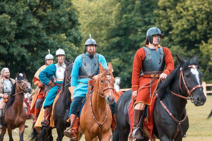 Записаться во второе ополчение и сняться в кино: как провести День народного единства