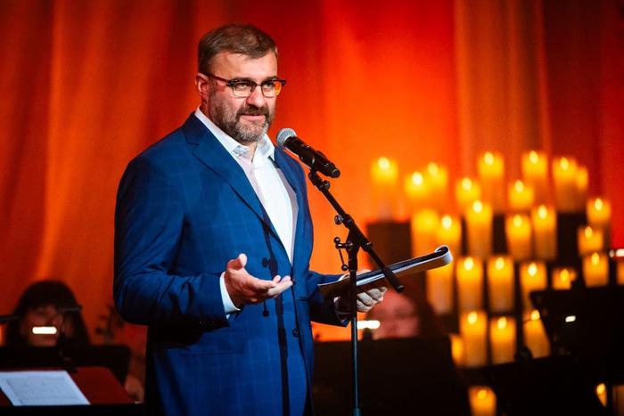 Достоевский продолжает покорять мир. Metro побывало на открытии театрального фестиваля в Великом Новгороде