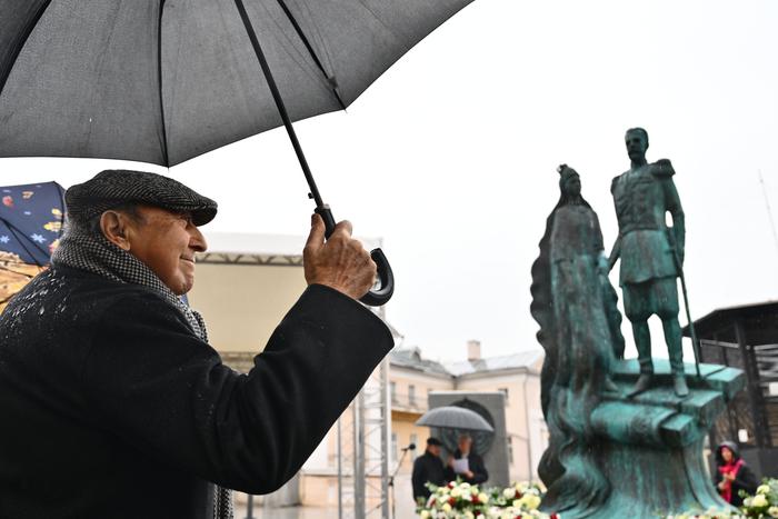 У "Третьяковской" поставили памятник московскому градоначальнику Романову