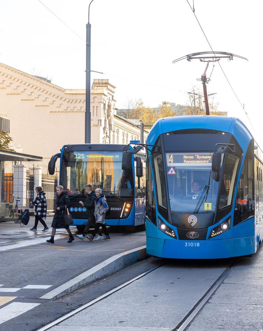 Как в Москве обустраивают остановки для трамваев и зачем нужны приподнятые платформы