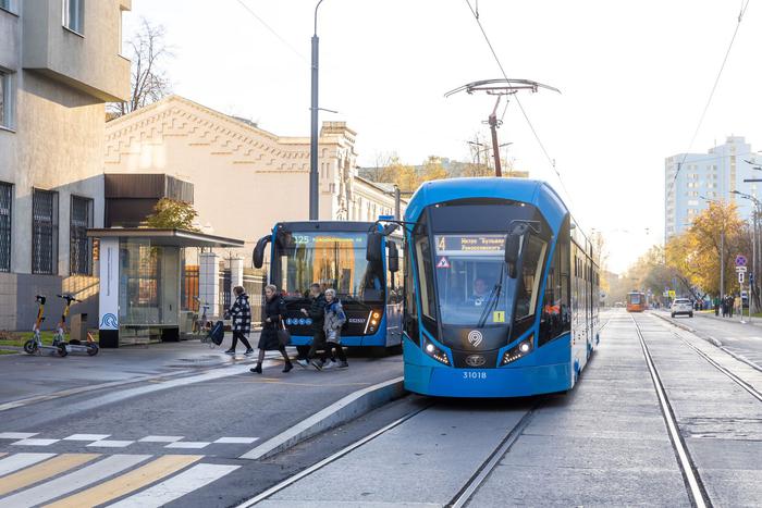 Как в Москве обустраивают остановки для трамваев и зачем нужны приподнятые платформы