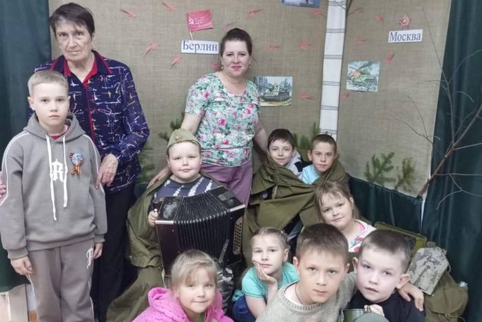 63 года без больничных: воспитательница из Красноярского края попала в Книгу рекордов России и уволилась