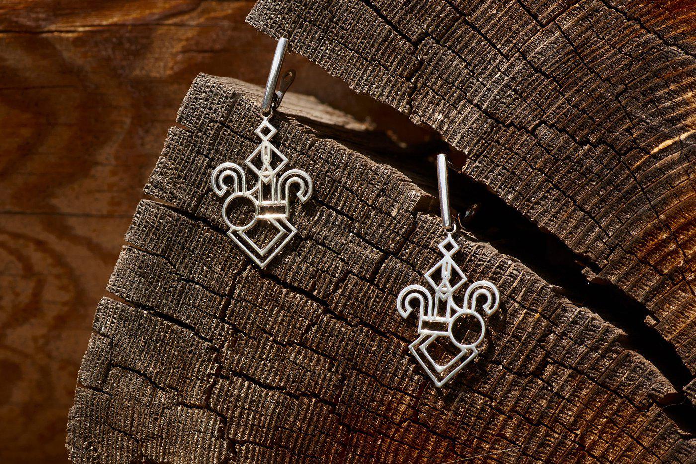 Украшения по мотивам музейных экспонатов.