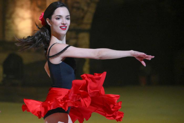 Медведева поспорила с Навкой, а Ягудин связался с тёмными силами в новом ледовом шоу Ильи Авербуха