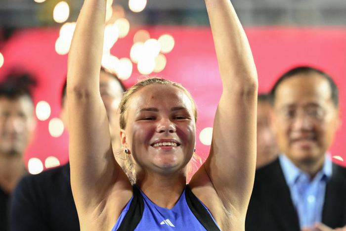 Российская теннисистка Диана Шнайдер одержала победу в финале гонконгского турнира над британской спортсменкой