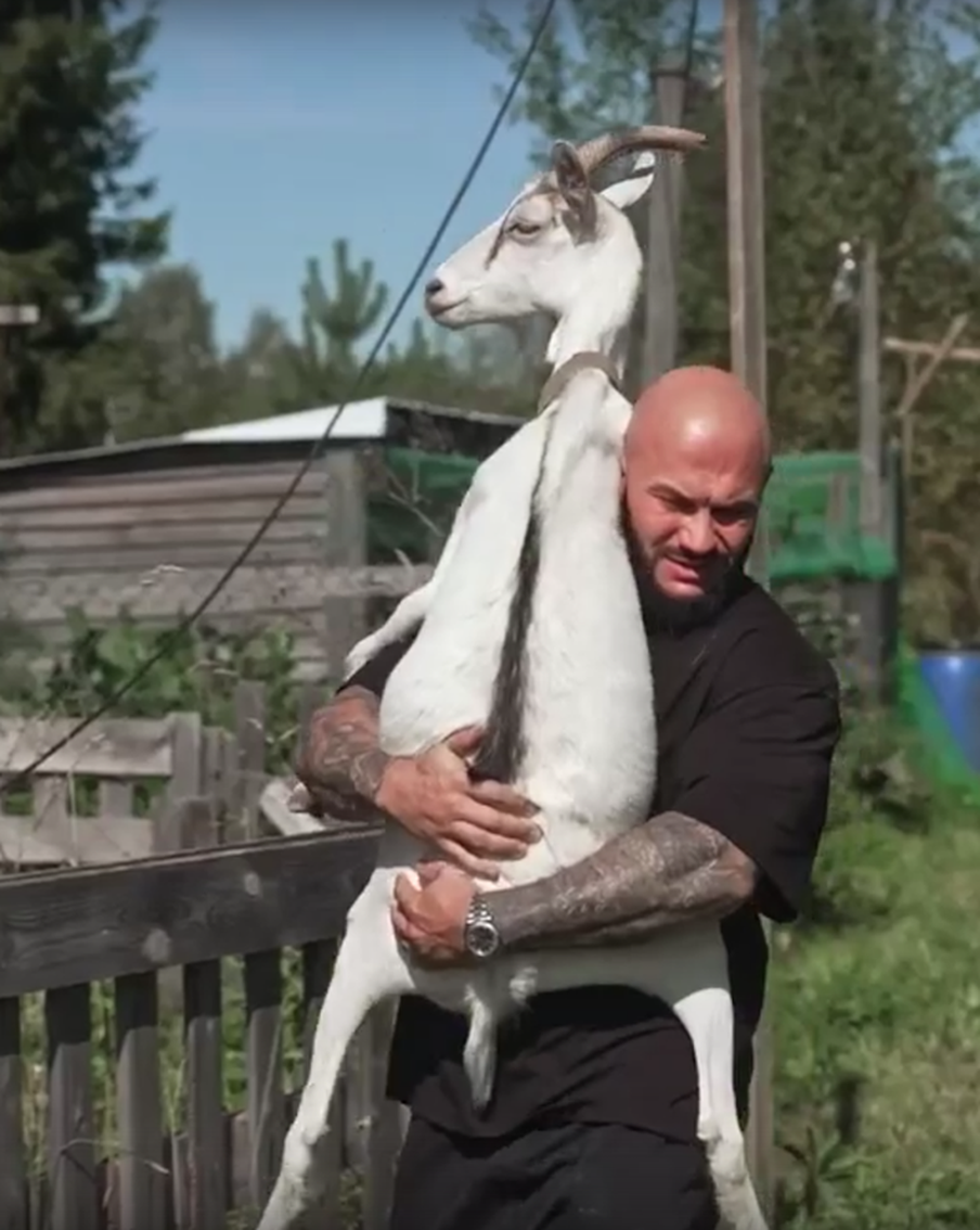 Джиган примерил на себя жизнь фермеров. На ТВ вышло реалити-шоу "Большое переселение", где семьи меняются домами