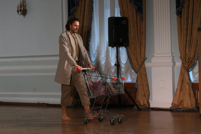 На фестивале в Великом Новгороде победил театр "КУКУ" со спектаклем про сумасшедшего Поприщина