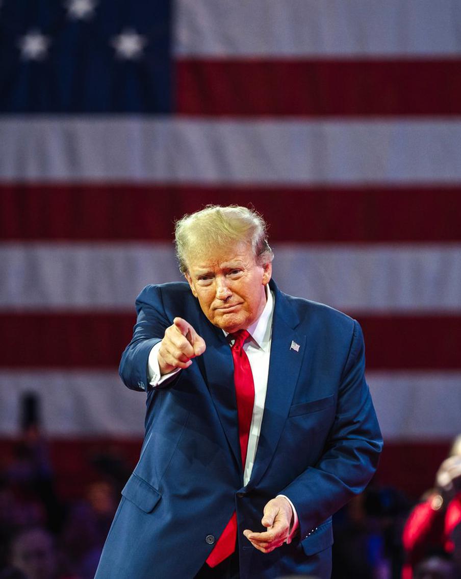 Трамп победил в двух ключевых штатах и лидирует ещё в пяти