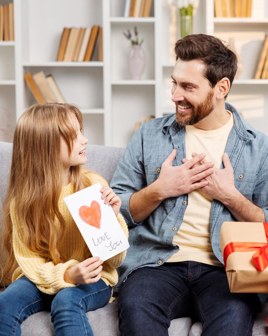 Для чего нужно учить детей дарить подарки близким и друзьям