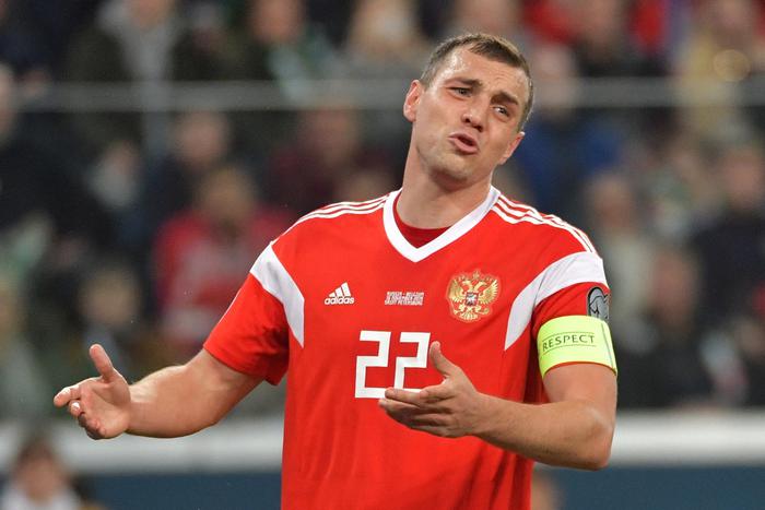 "Игры сборной сейчас всё равно ничего не решают": почему Карпин не вызывает Дзюбу