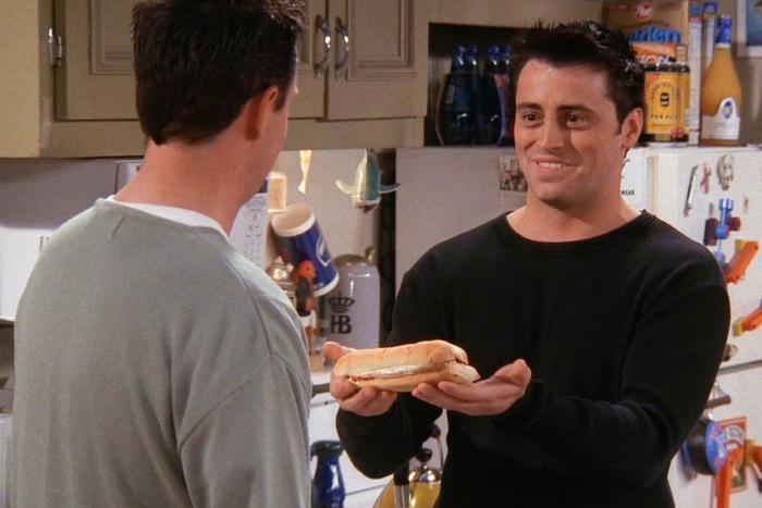 "Самый вкусный на свете": готовим сэндвич с фрикадельками от Джо из сериала "Друзья"