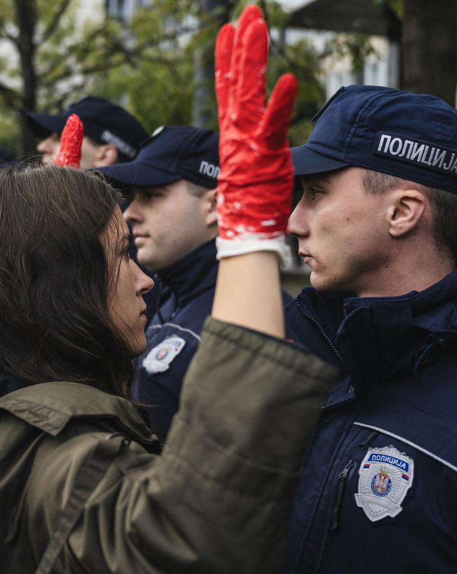 В Сербии призвали к отставке правительства после гибели 14 человек в инциденте на вокзале