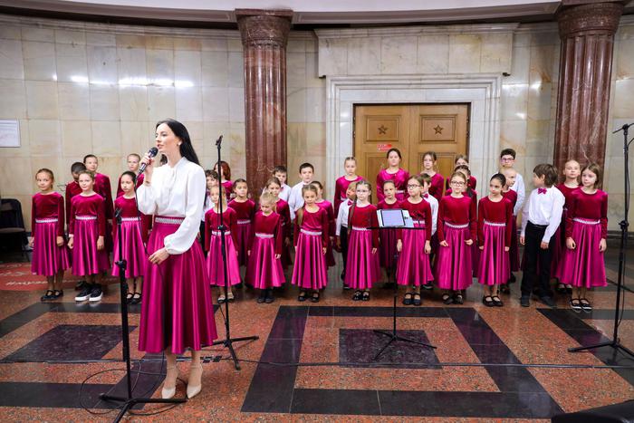 В столичном метрополитене сегодня можно послушать песни Александры Пахмутовой