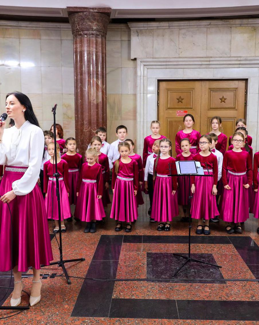 В столичном метрополитене сегодня можно послушать песни Александры Пахмутовой