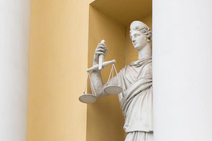 Суд арестовал имущество семьи экс-полицейского Сатюкова по делу о рекордной взятке