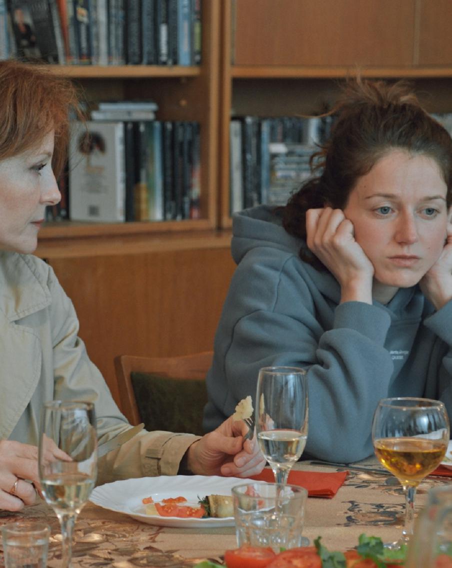 Любительская труппа сыграла спектакль в картине "Каникулы"