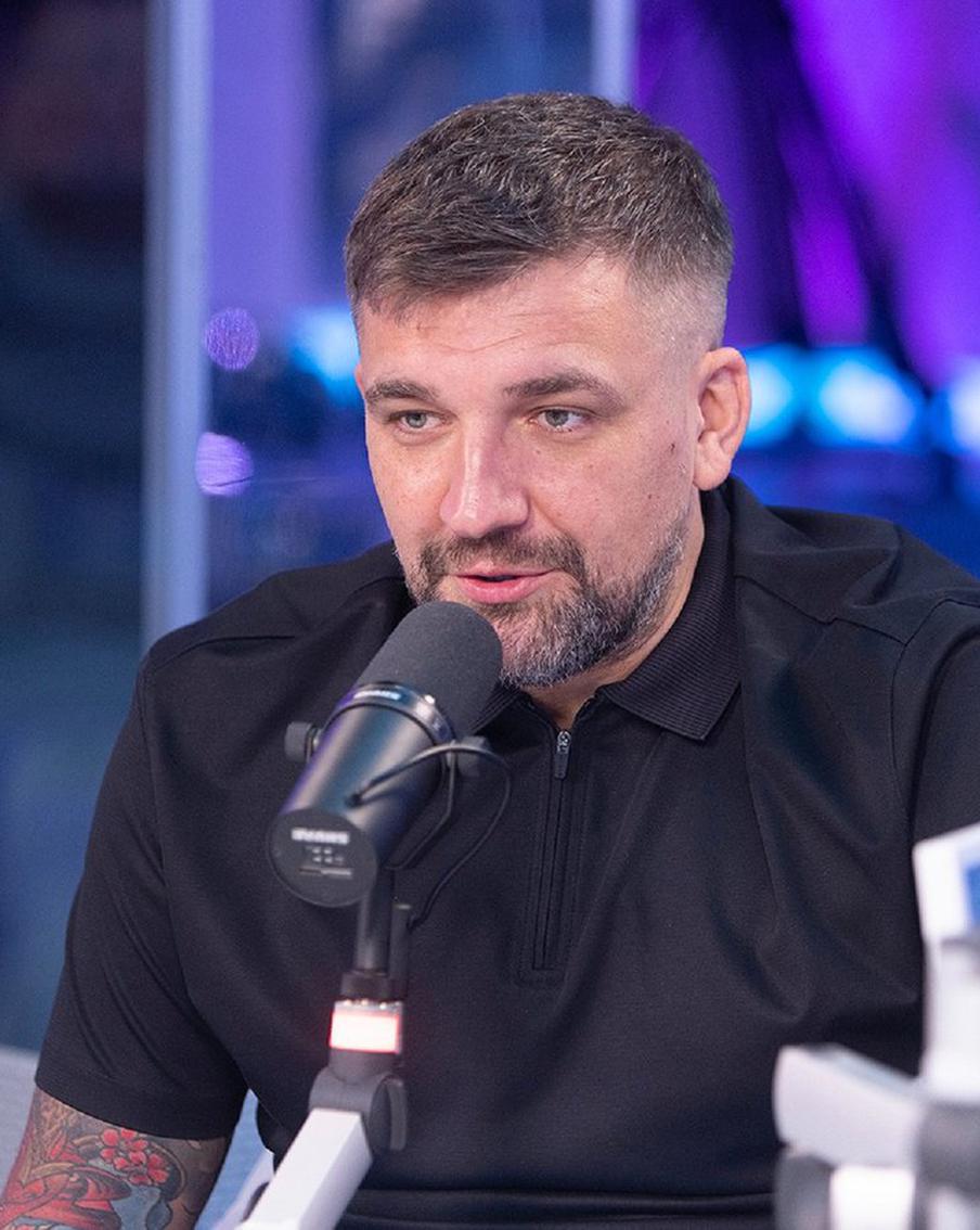 Рэпер Баста поёт "Мадонну" Александра Серова и считает его иконой стиля