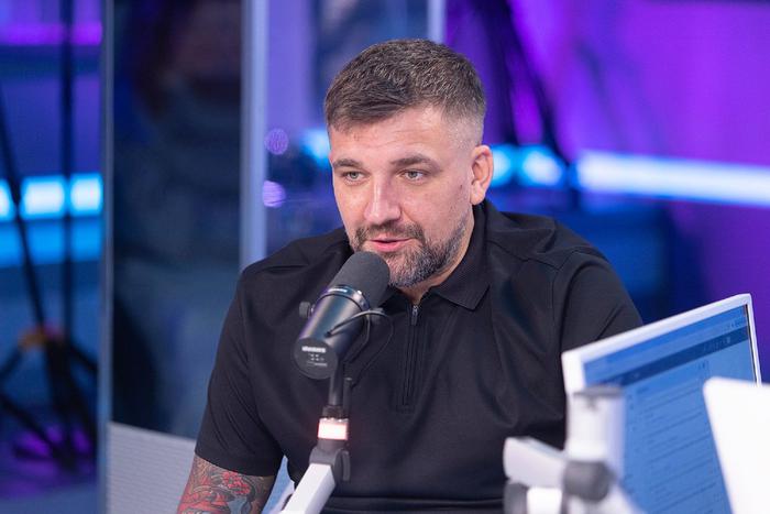 Рэпер Баста поёт "Мадонну" Александра Серова и считает его иконой стиля