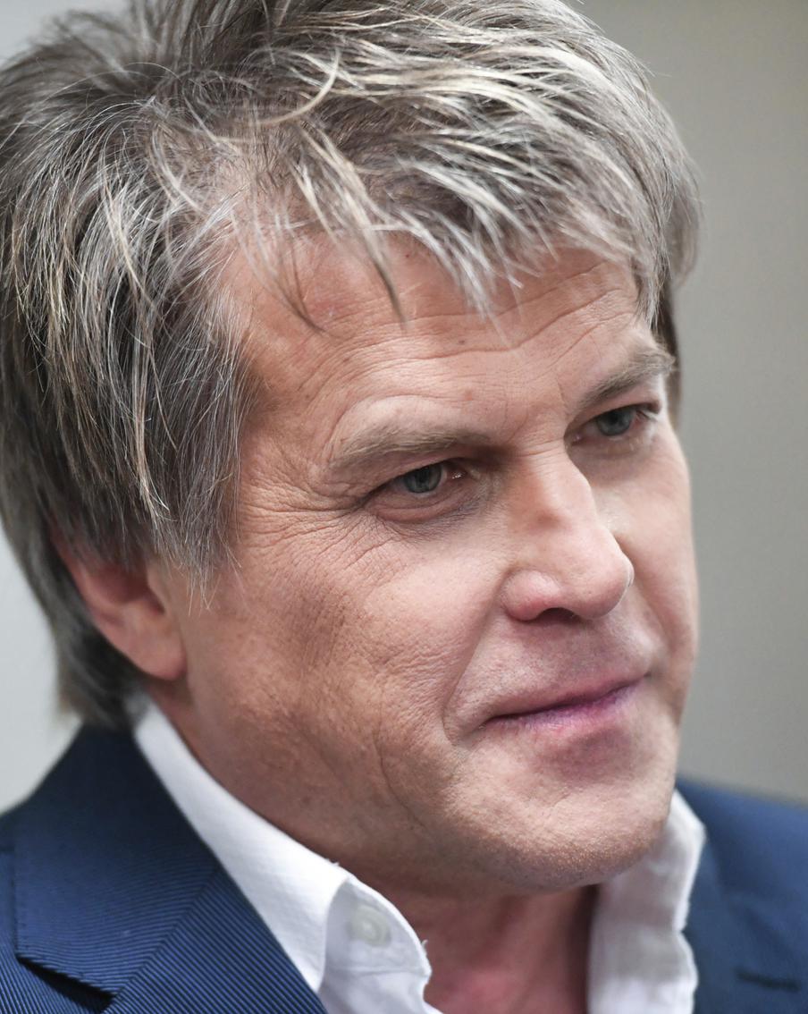 Певец Алексей Глызин посетил Единый пункт отбора на военную службу по контракту в Москве