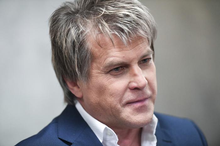 Певец Алексей Глызин посетил Единый пункт отбора на военную службу по контракту в Москве