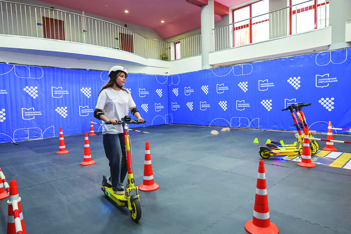 Детей научили не "подрезать" друг друга: по всей Москве открываются "Школы самокатов"