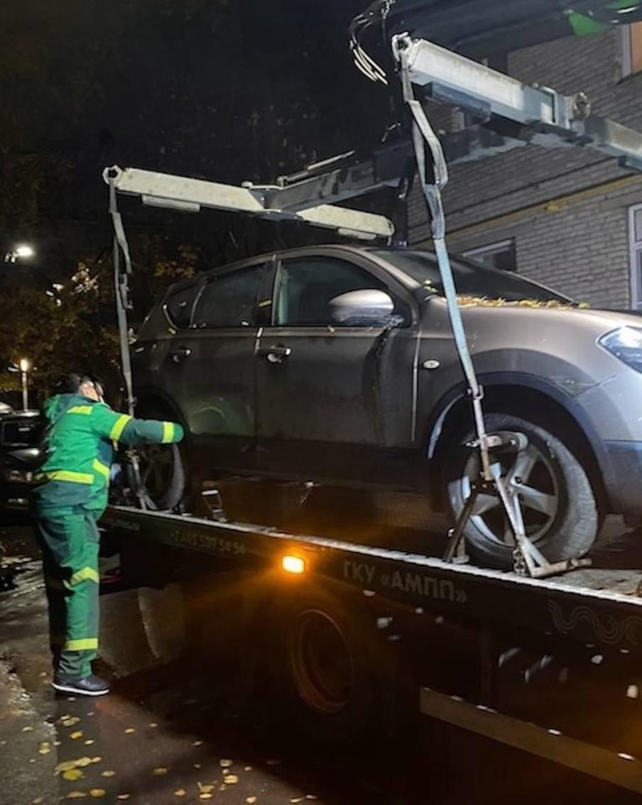 Автомобиль был отправлен на спецстоянку из-за долгов по штрафам