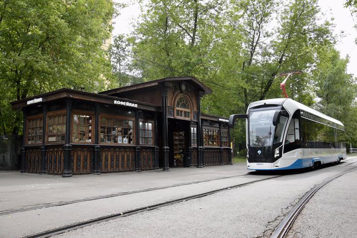 Вперёд в прошлое на трамвае №27. Паустовский, древняя церковь и "сталинки" – что можно увидеть на севере Москвы