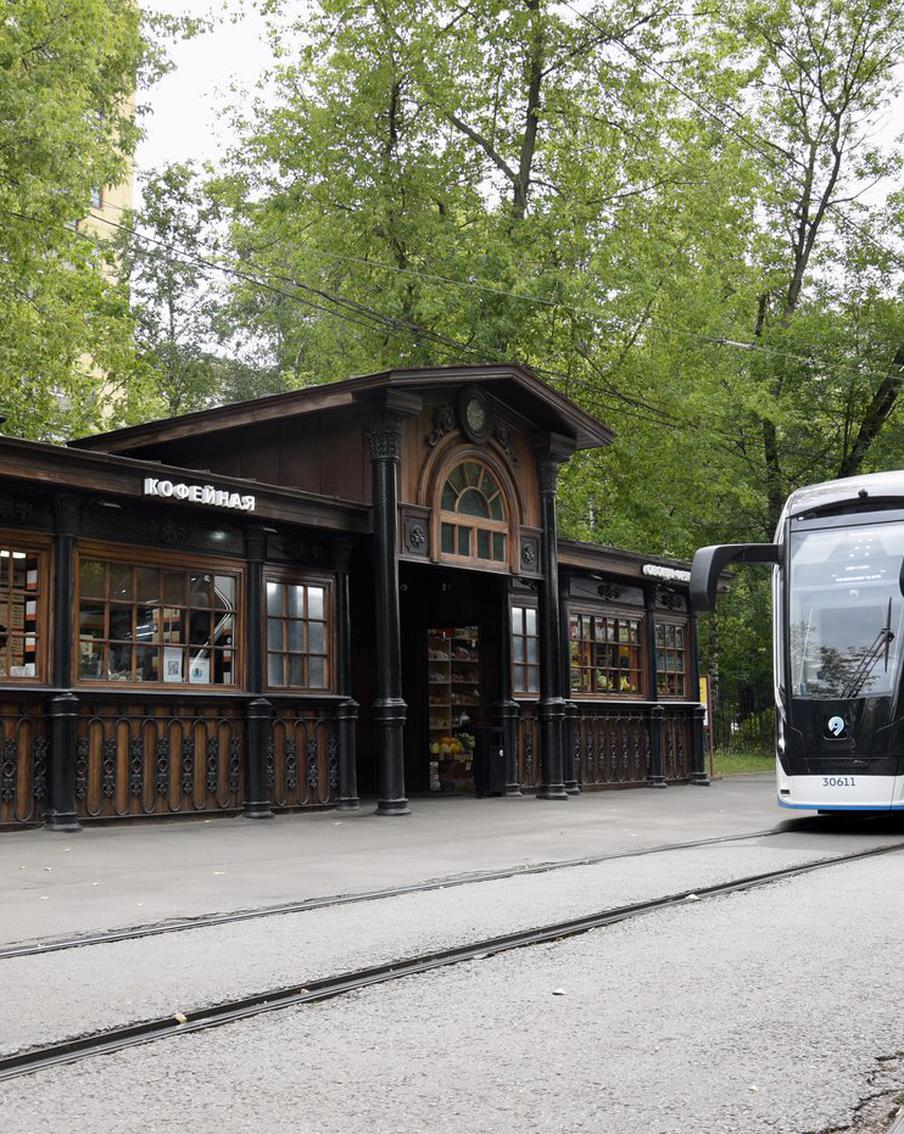 Вперёд в прошлое на трамвае №27. Паустовский, древняя церковь и "сталинки" – что можно увидеть на севере Москвы