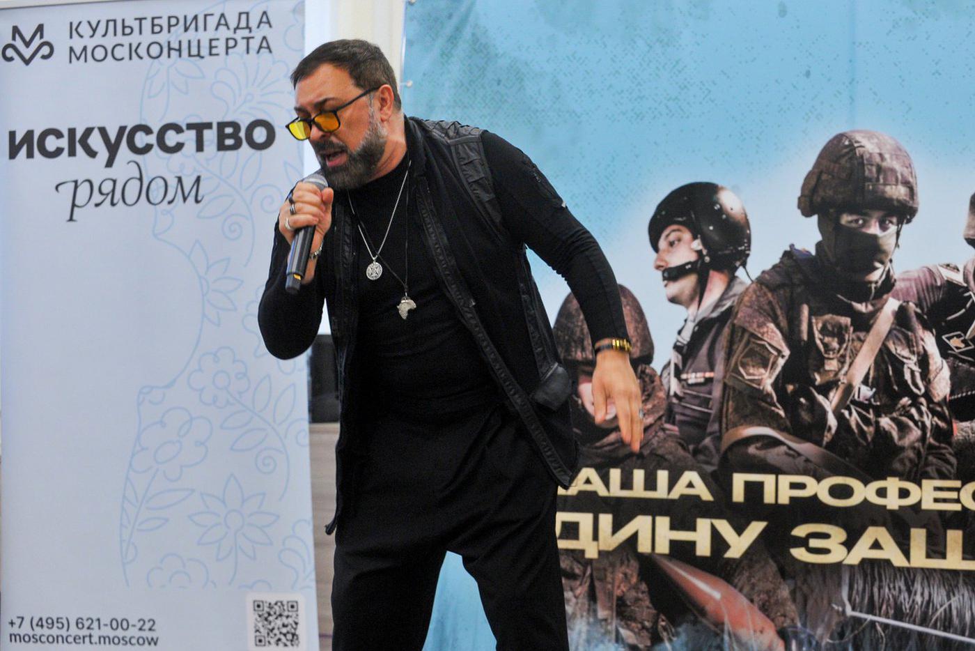 Музыкант Ян Марти выступил в Едином пункте отбора на военную службу по контракту в Москве