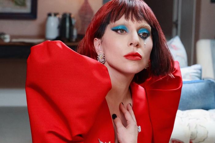 Леди Гага снимется во втором сезоне сериала "Уэнсдэй". Что происходило в мире моды и красоты на этой неделе