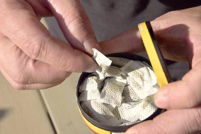 Игрокам костромского "Спартака" подарили айфоны за отказ от снюса