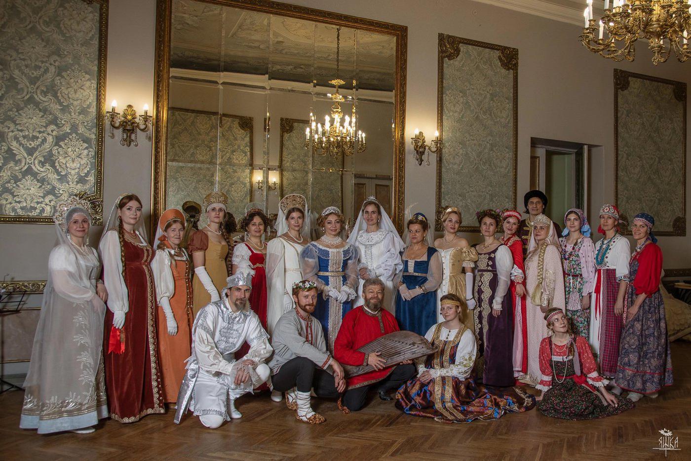 Перед отъездом с бала его участники сделали фото на память.