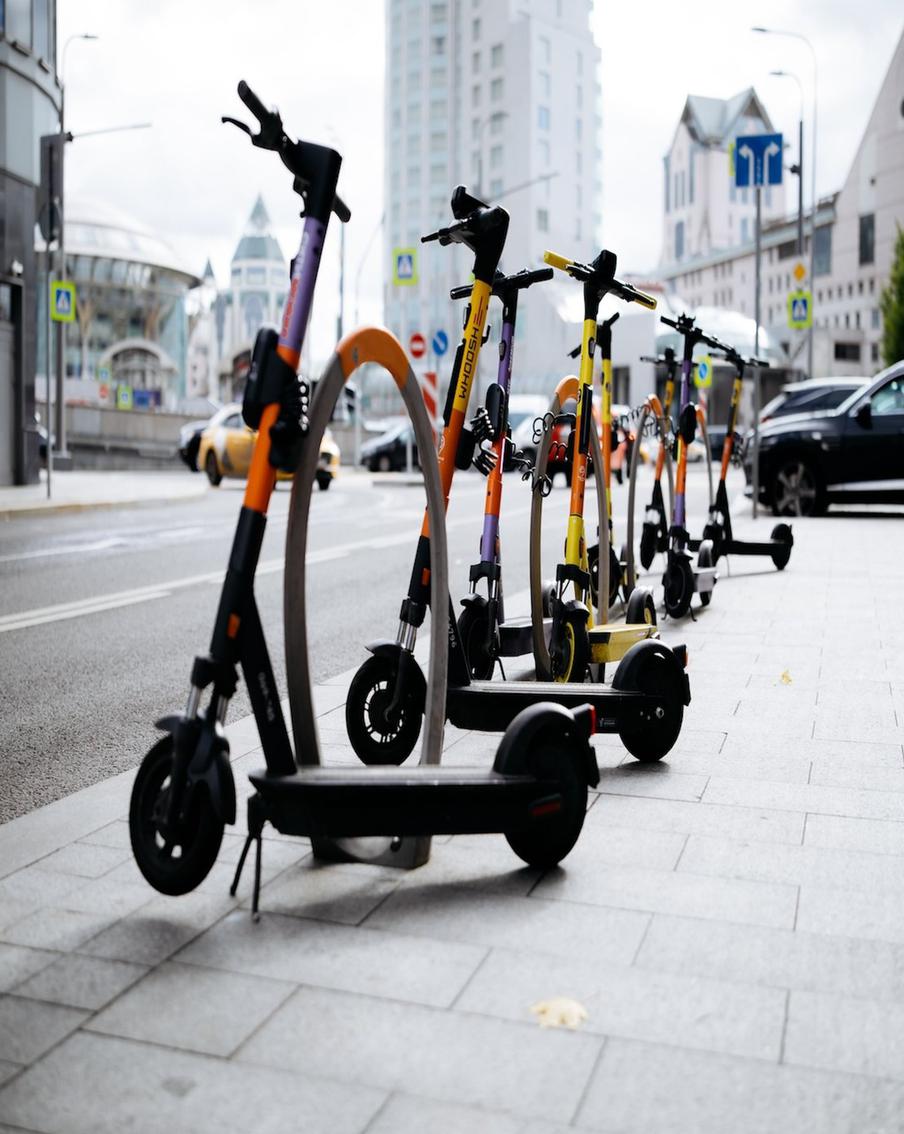 Ликсутов: сезон проката электросамокатов и велосипедов в Москве завершился