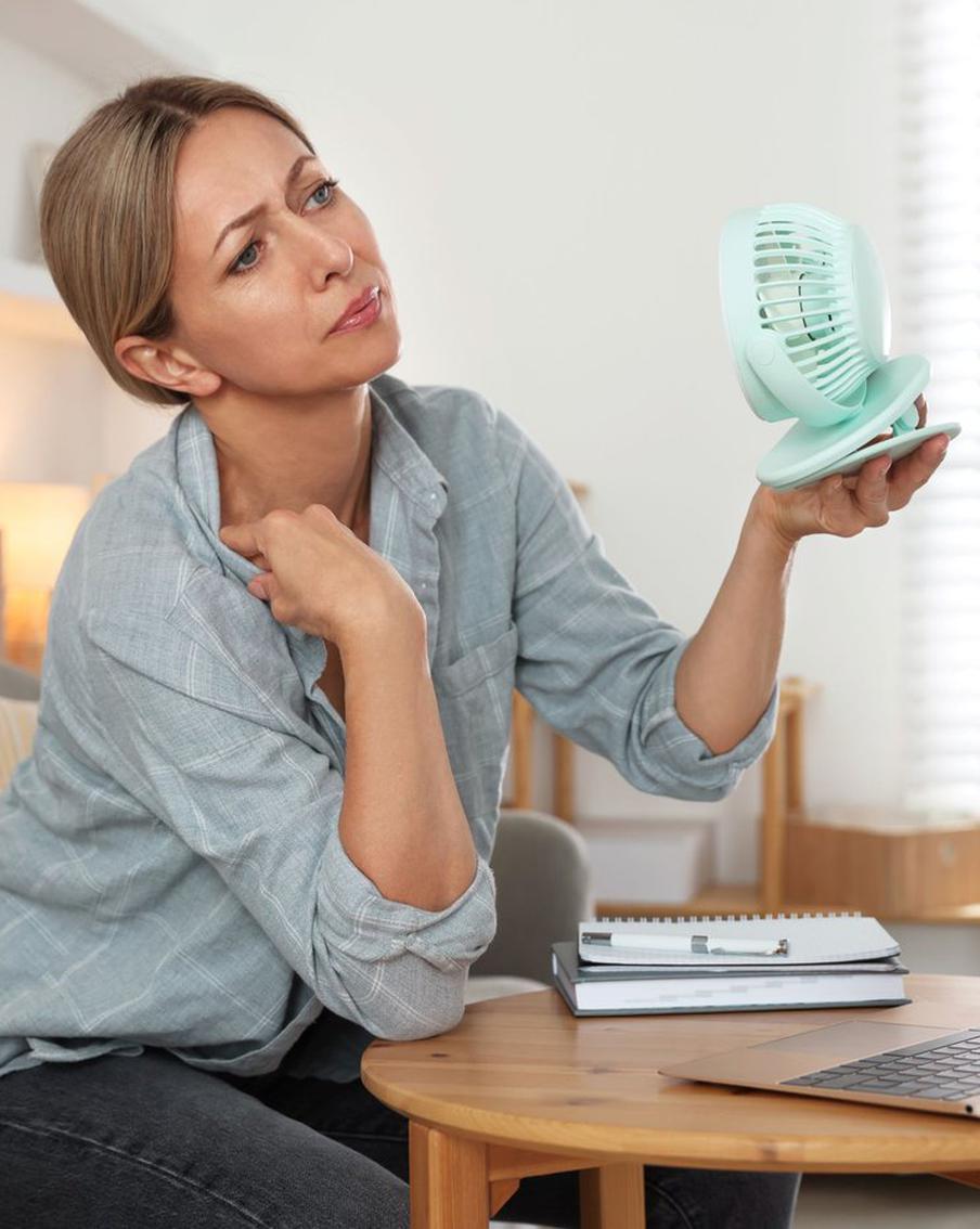 Наступает климакс: какие заболевания вам могут грозить и кто их вылечит