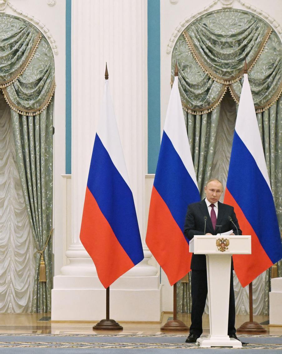 Канцлер Германии впервые за два года позвонил российскому президенту Владимиру Путину