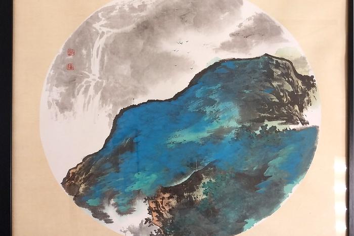 Мастера китайского пейзажа пишут работы "зерном риса", "насечкой топора" и "смятым ремнём"