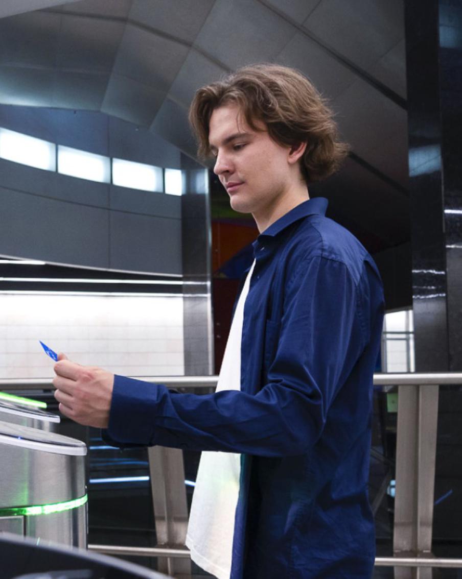 Более 1 млн раз по будням москвичи оплачивали проезд в метро и МЦК банковскими картами