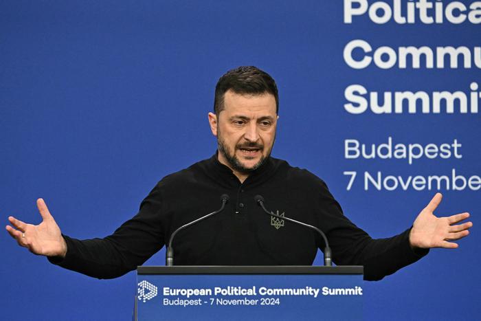 Зеленский высказался про снятие запрета на удары вглубь РФ