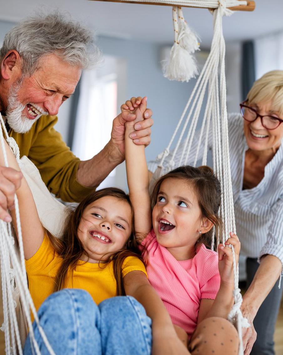 "Бабушка, это мой кавалер!": как найти общий язык бабушкам, дедушкам и внукам