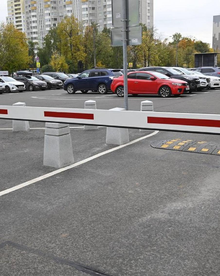 Максим Ликсутов напомнил о продлении парковочного абонемента на декабрь